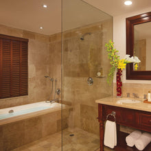 Cargar imagen en el visor de la galería, 5D 4N en Tulum + Parque Acuático 💦 + All-Inclusive 🥂